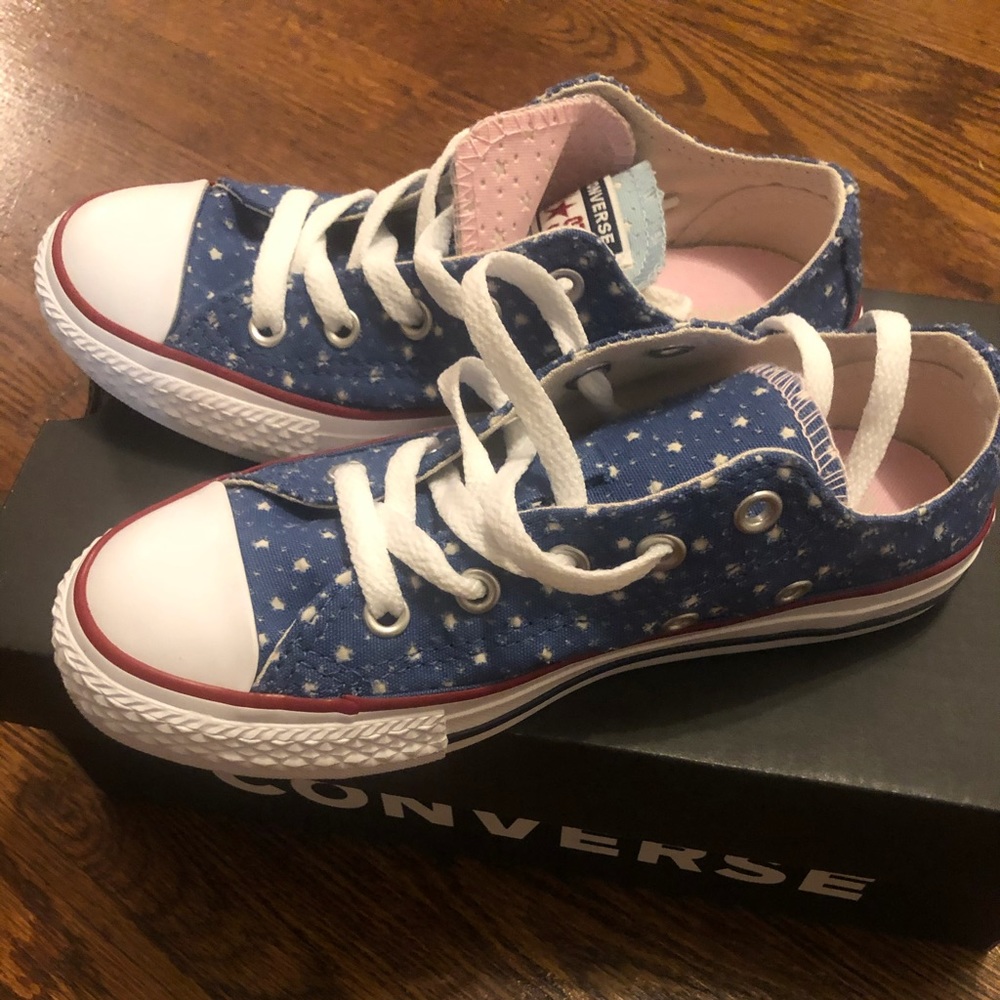 NWT Ocean Blue Converse.